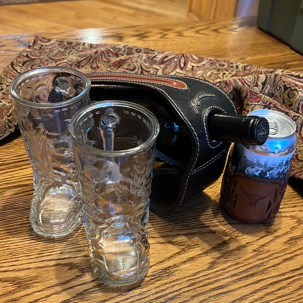 Yellowstone Cowboy gift set. Pair of glass boot Muggs, leather can &  se…